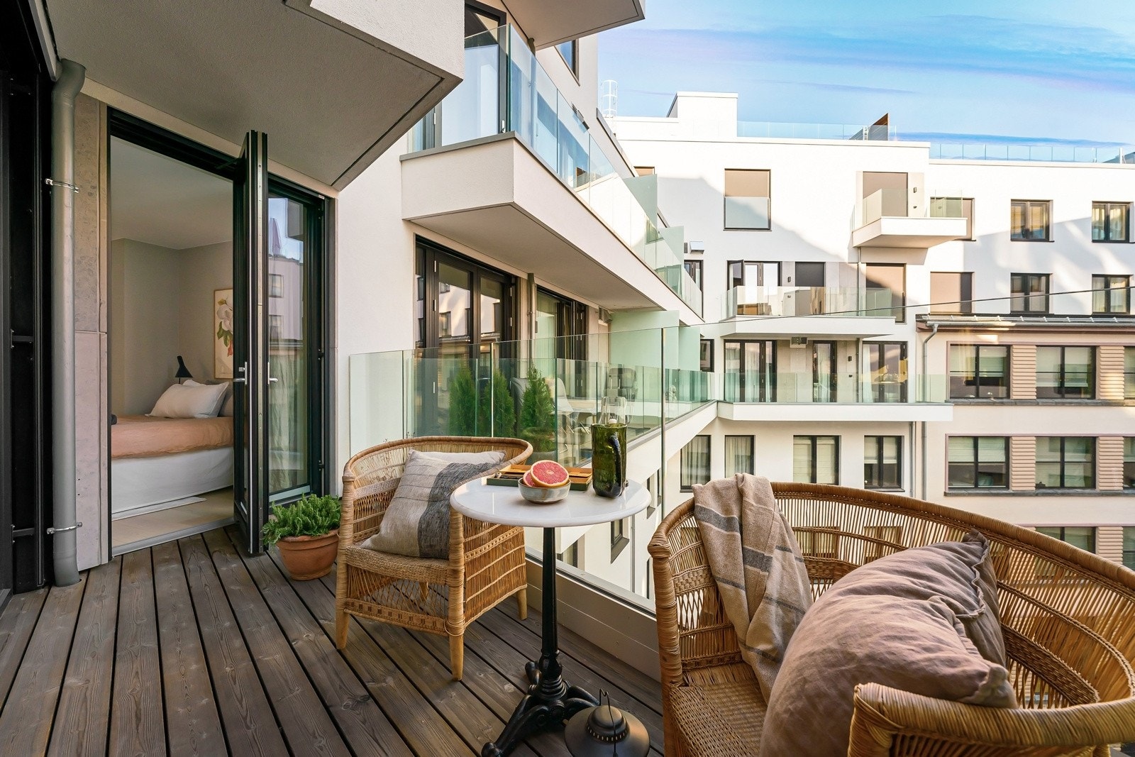 Svært lekker, nyoppført 3-roms selveier m/to bad. Balkong og privat takhage. Garasjeplass m/el-lader, Felles takterrasse. Galleribilde