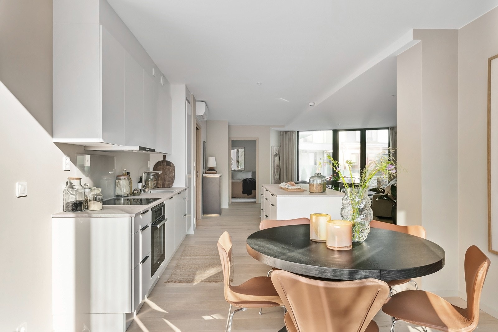 Kjøkken/spisestue. Galleribilde