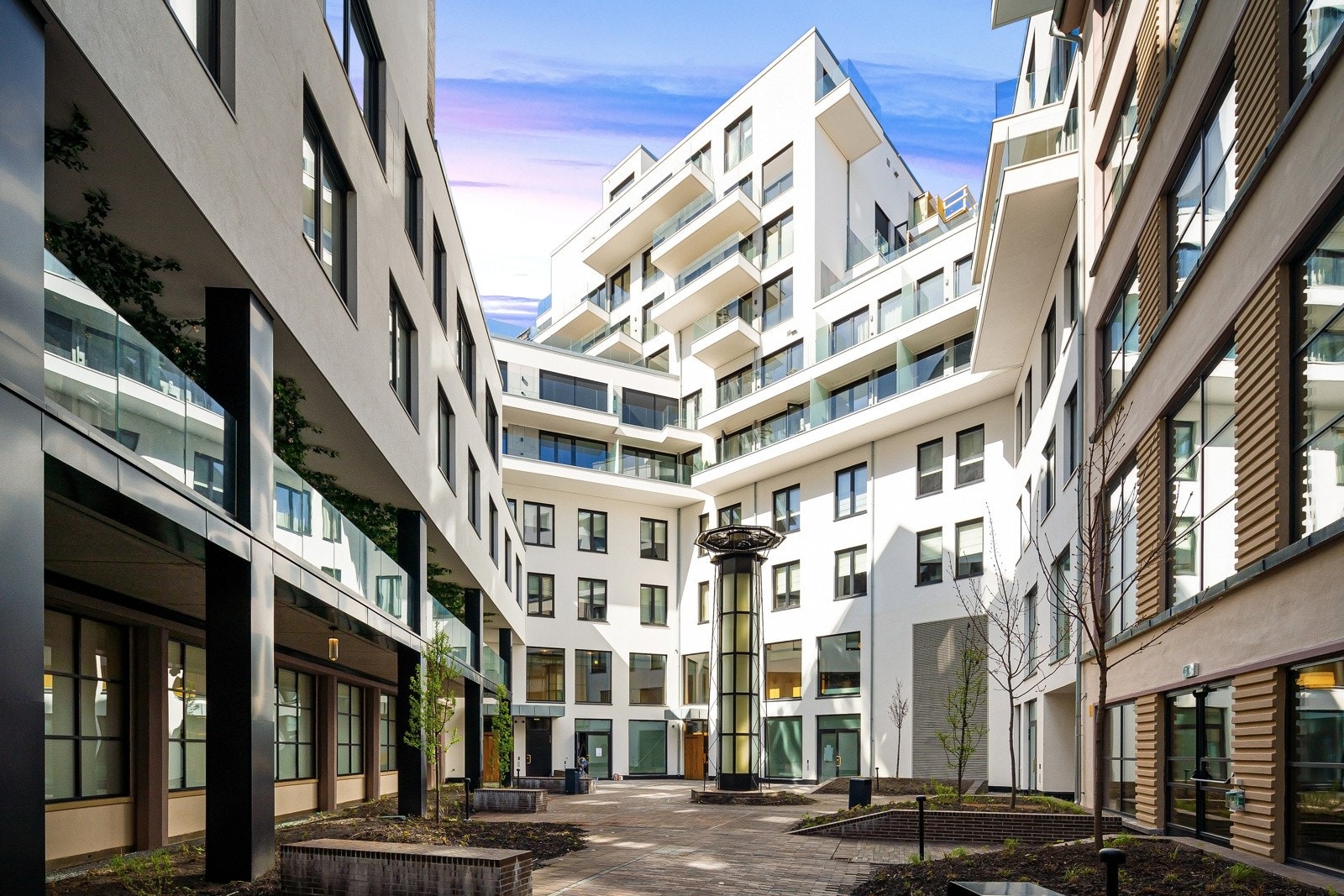 Eiendommen ligger i et veletablert, sentrumsnært og meget attraktivt boligområde i det nye Sommerro Kvartalet på Frogner i Oslo. Galleribilde