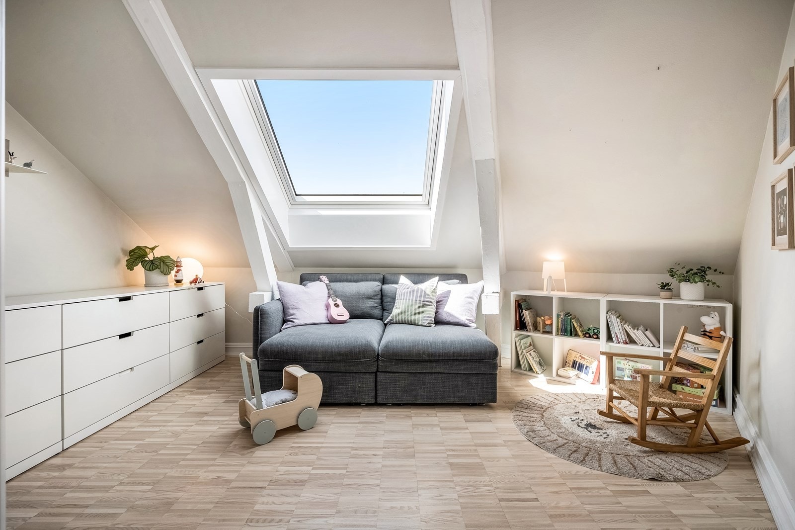 Soverom 2 egner seg utmerket som gjesterom eller barnerom. Rommet har plass til en dobbeltseng. Galleribilde