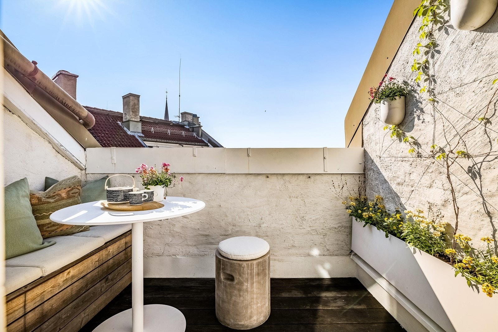 Leiligheten har en syd-østvendt takterrasse med fine solforhold. Galleribilde