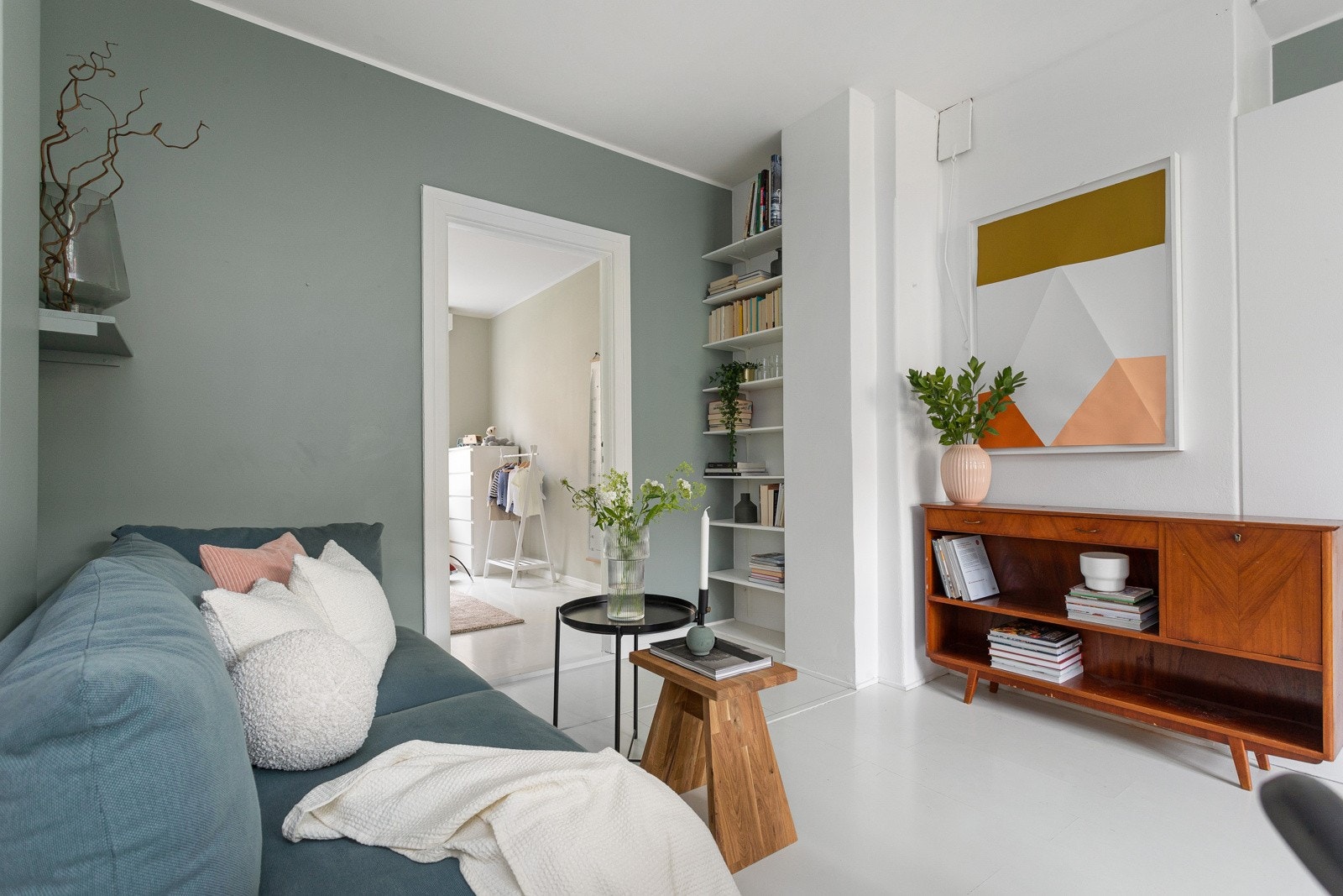 Her kan du innrede etter eget ønske med både hyller, kommoder og andre dekorative elementer. Galleribilde