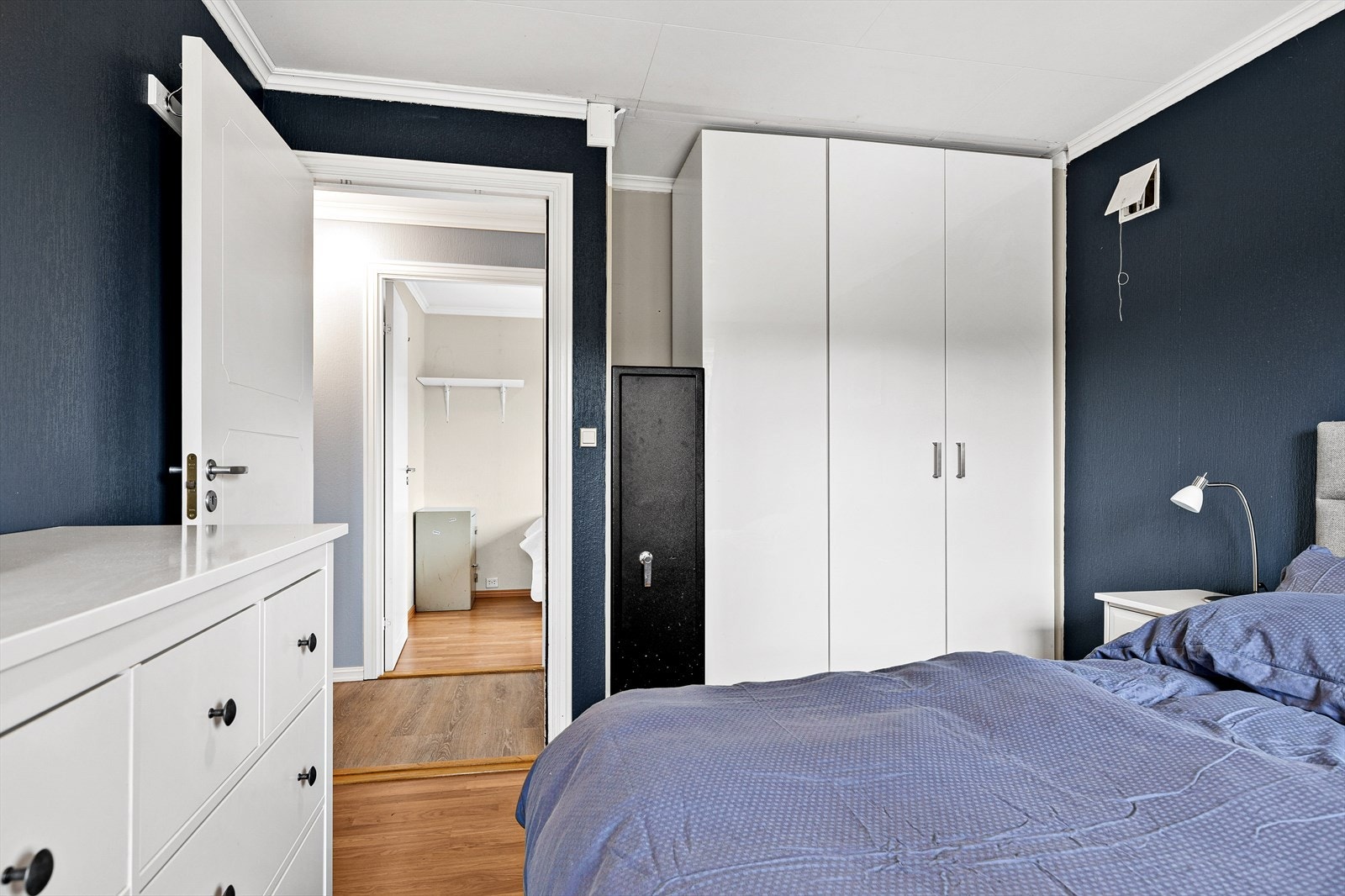 Hovedsoverom med god plass til garderobe. Galleribilde