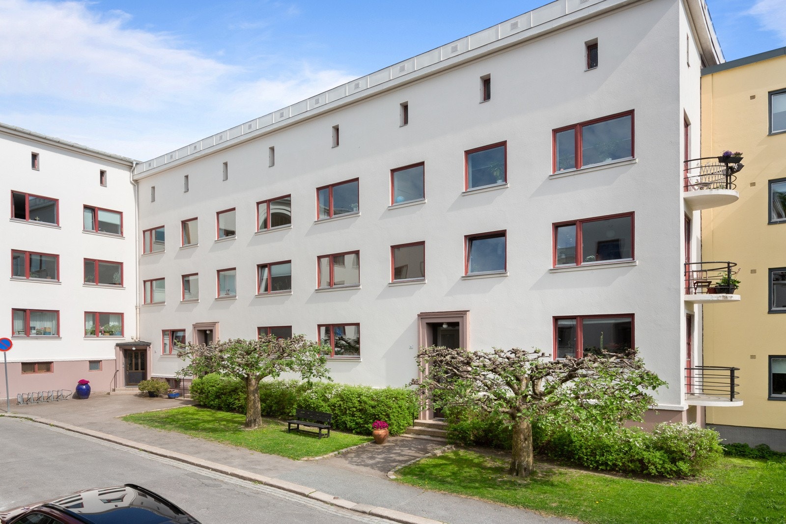 Tønsberggata 1 har en attraktiv og sentral beliggenhet på Sagene, samtidig som det ligger tilbaketrukket fra vei og gjennomgangstrafikk. Galleribilde