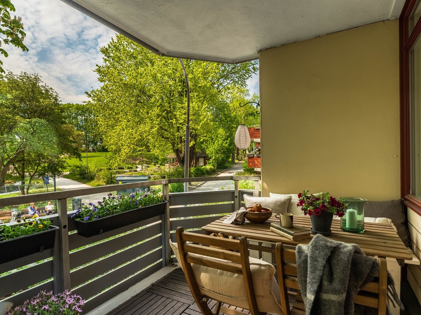 Her er det god plass til både grill og spisebord. Galleribilde