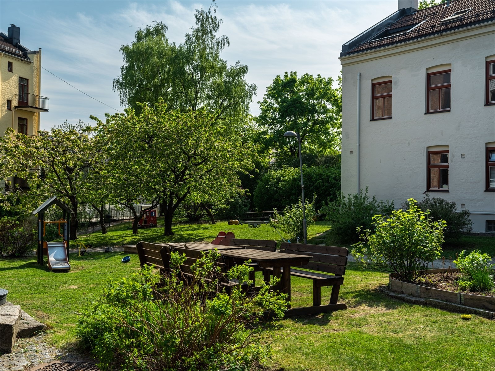 Gårdsrommet er utrolig vakkert, og godt tilrettelagt for familier. Galleribilde