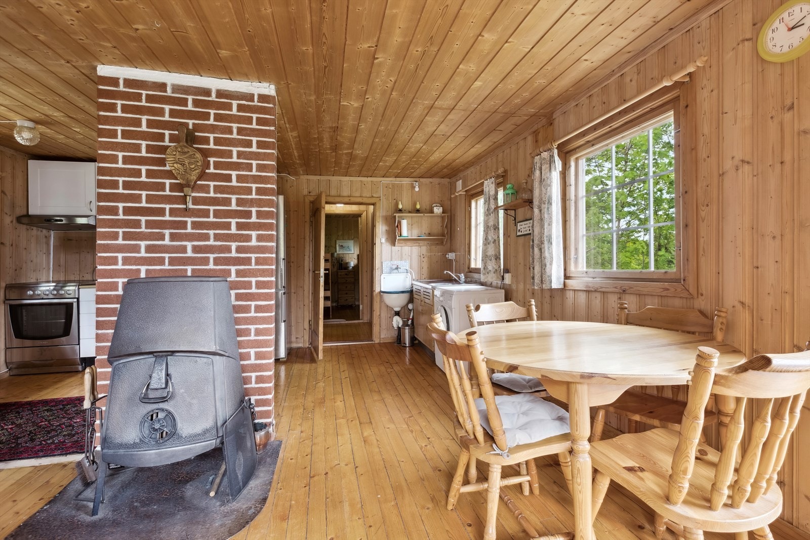 Det er også plass til spisebord i stuen. Galleribilde