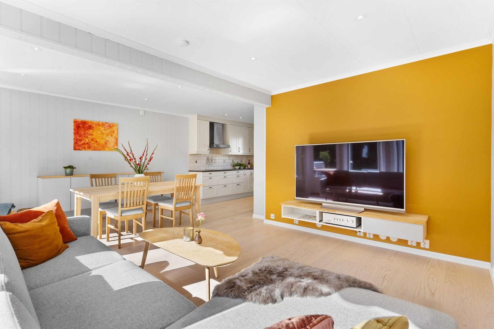 Boligen er presentert av Kristian Kåstad Hansen i EiendomsMegler 1. Galleribilde