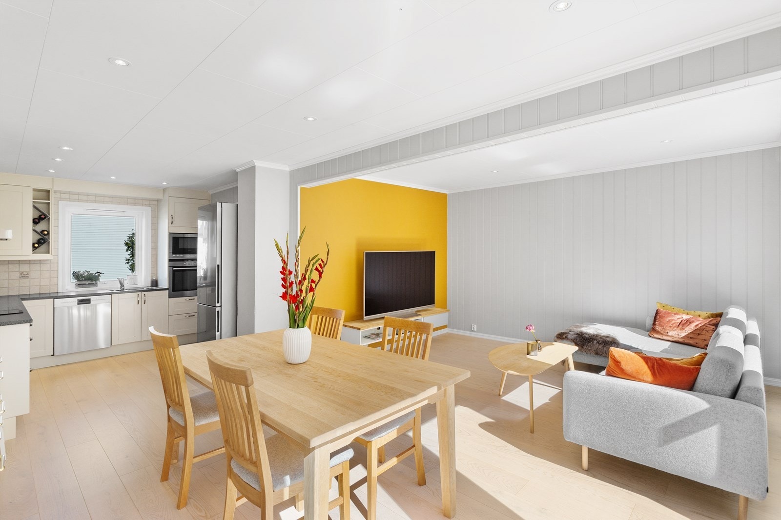 Stue og kjøkken. Galleribilde