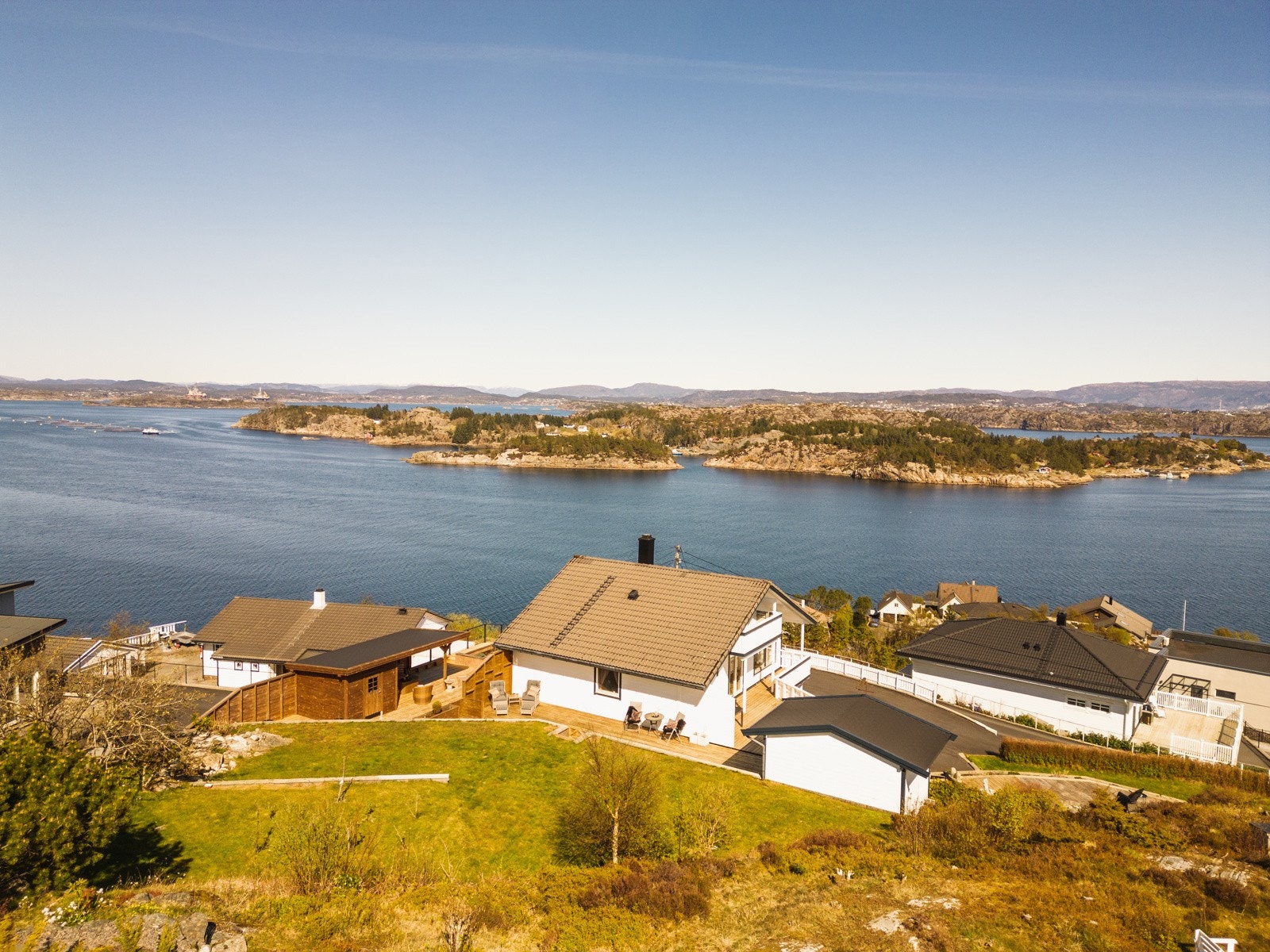 Fin utsikt ut mot sjø Galleribilde