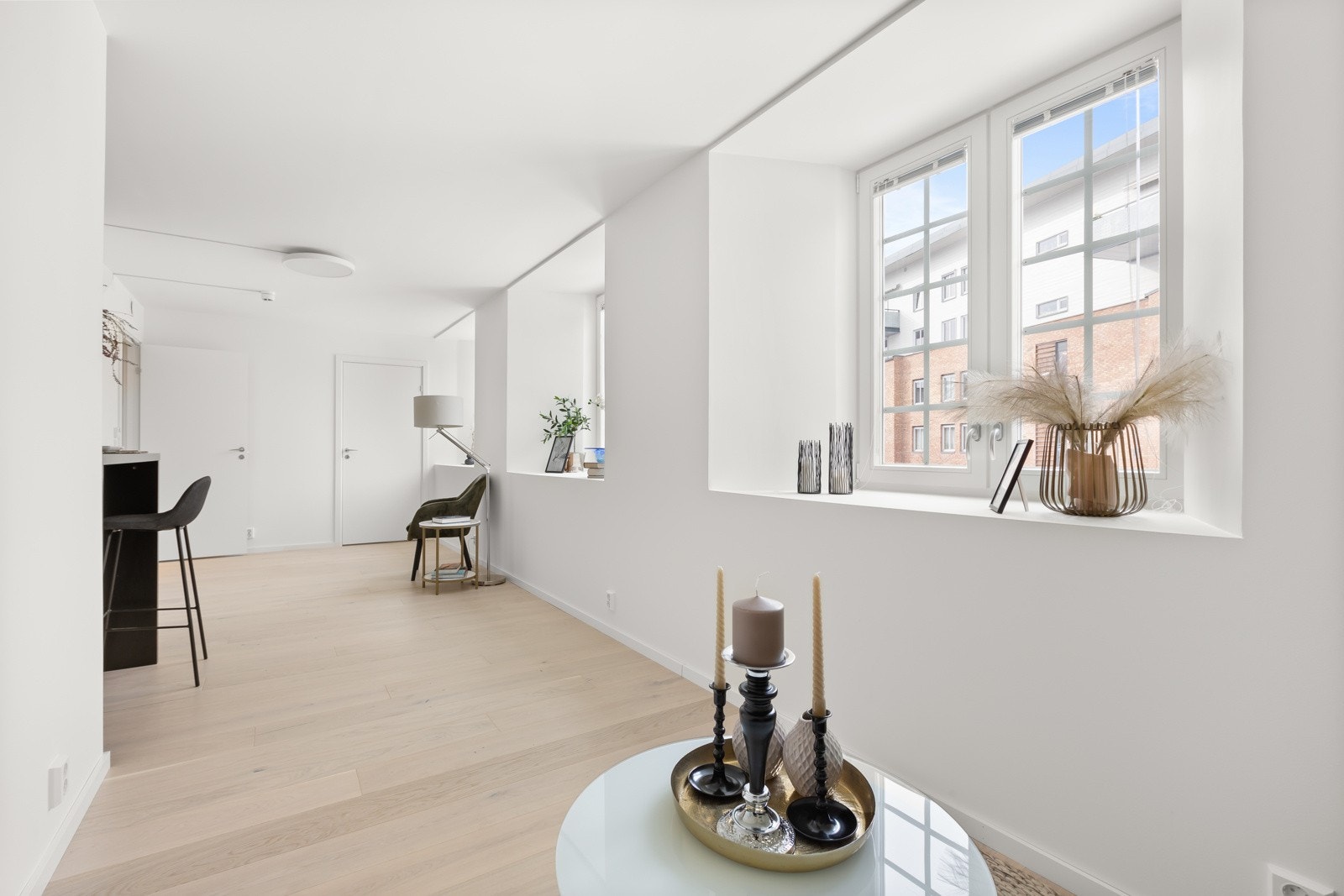 Det er lekker 1-stavs eikeparkett på gulv. Galleribilde