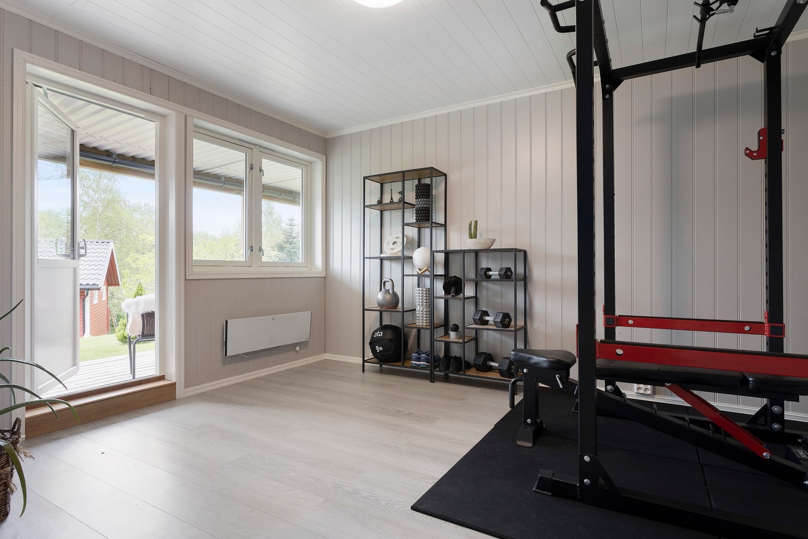 Soverom 4 kan også benyttes som ekstra stue ved behov. Det har også utgang til egen terrasse Galleribilde