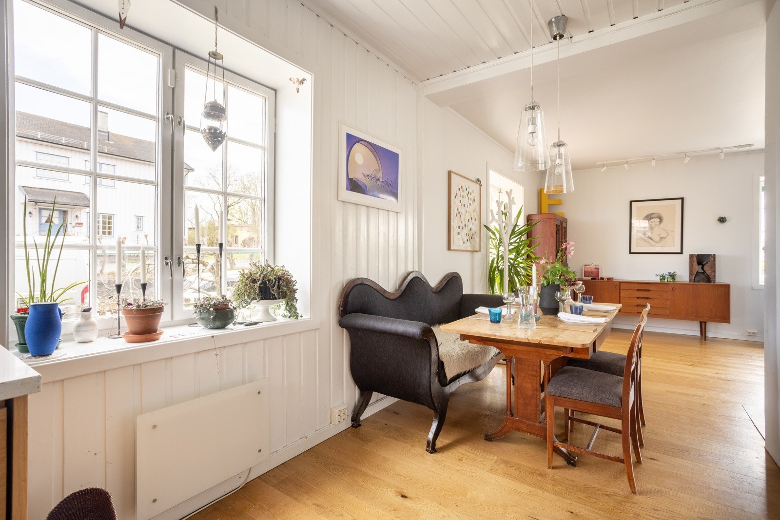Det er god plass til langbord - et hyggelig og naturlig samlingspunkt. Galleribilde