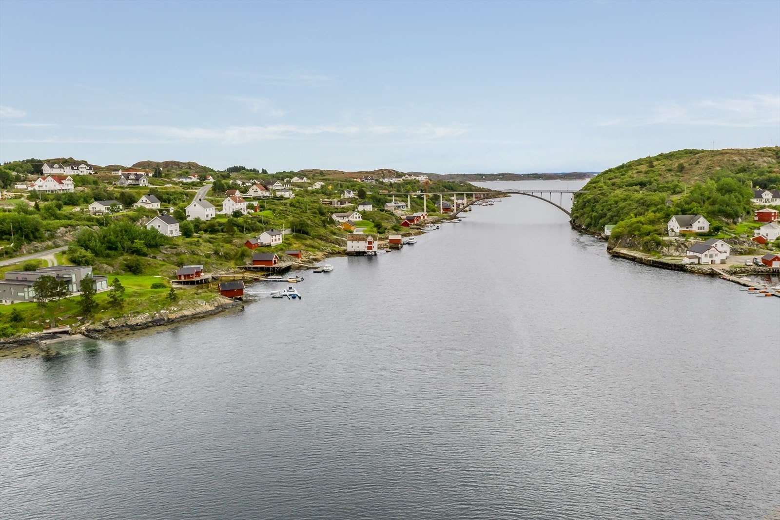 DNB Eiendom har gleden av å presentere fem fantastiske tomter beliggende i Knarrlagsundet! Galleribilde