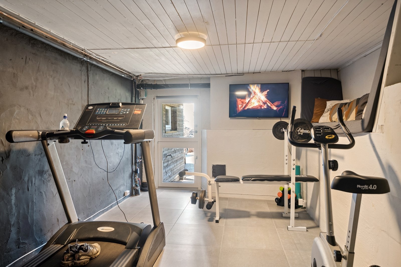 Praktisk med et eget treningsrom. Galleribilde