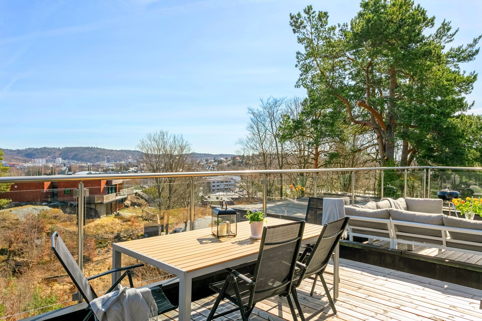 Her ser du ned til Sandefjord by. Galleribilde