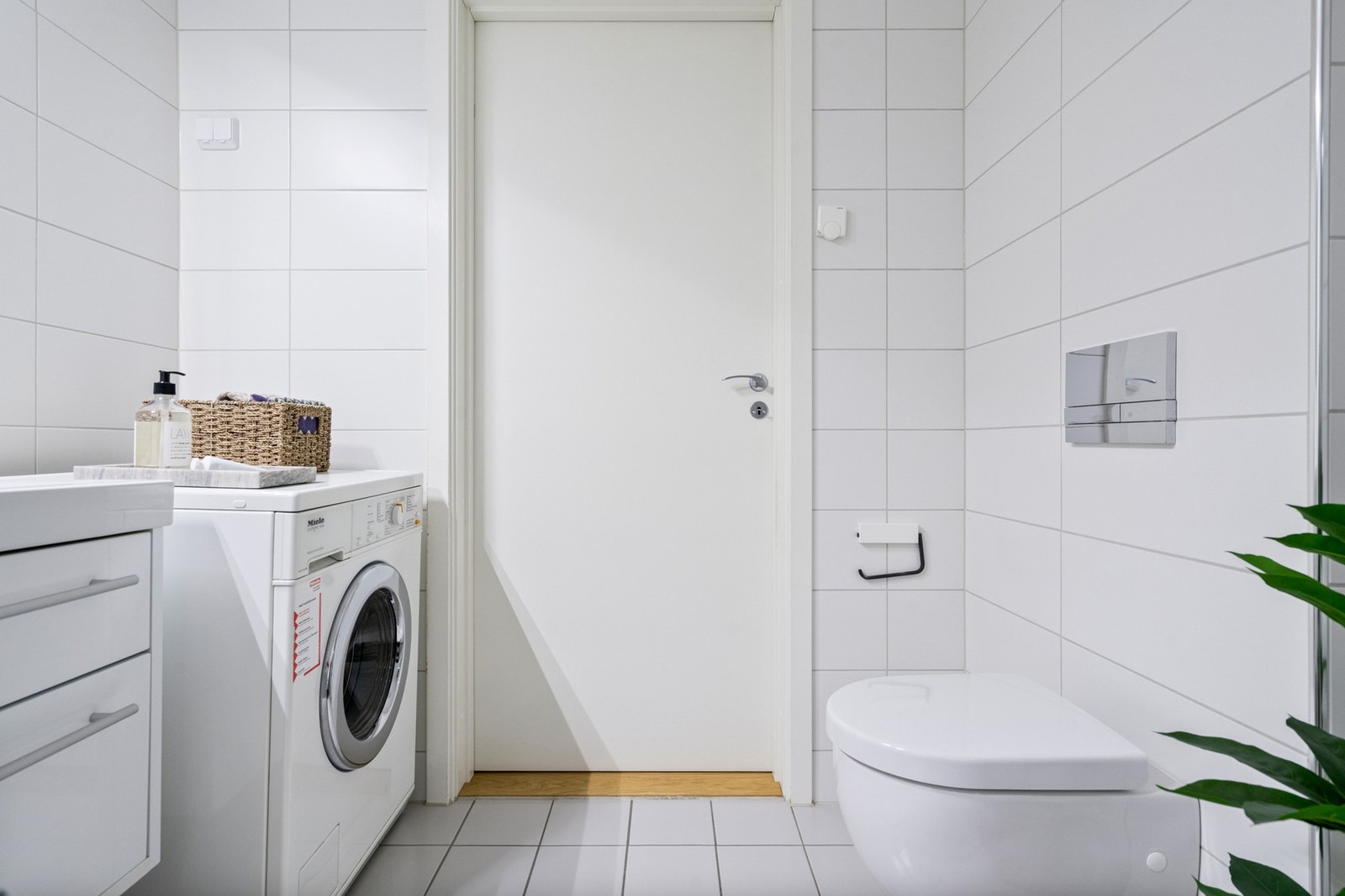 Opplegg for vaskemaskin og tørketrommel. Galleribilde