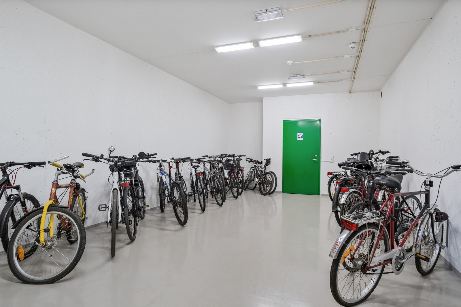 Felles sykkelparkering. Galleribilde