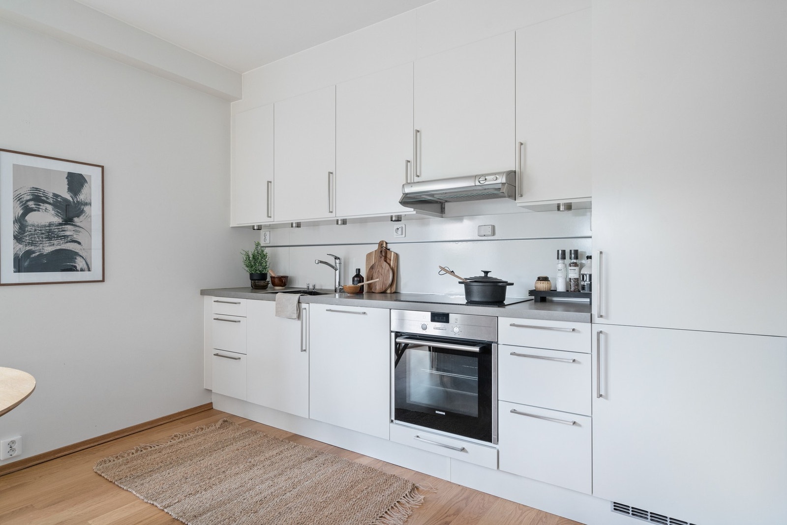 Integrert kjøle-/fryseskap, -oppvaskmaskin. Galleribilde