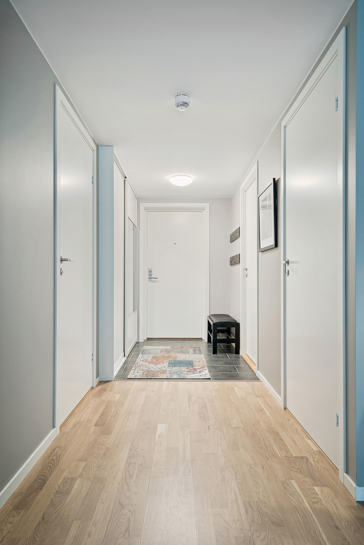 I leiligheten er det elektriske varmekabler i alle gulv, sett bort fra på soverom og bod. Galleribilde