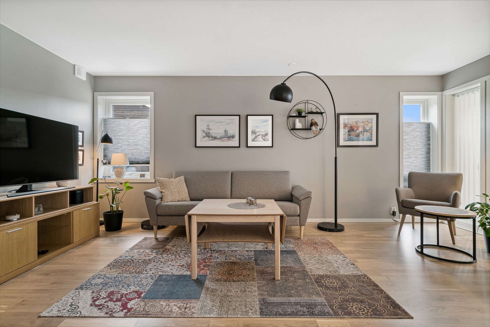 Det er gjennomgående gode vindusflater som gir godt med lysinnslipp. Galleribilde