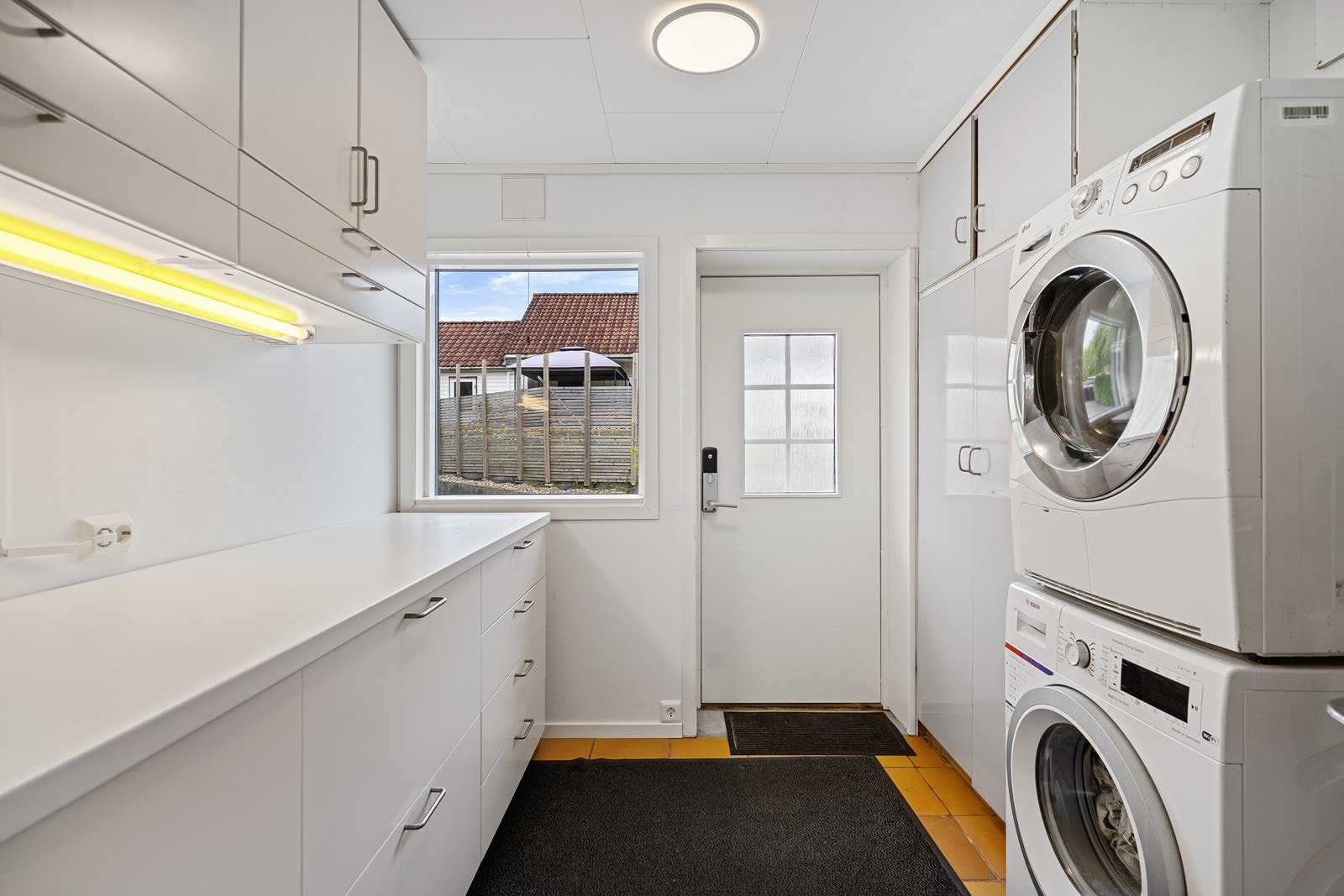 Rommet er også boligens biinngang. Galleribilde