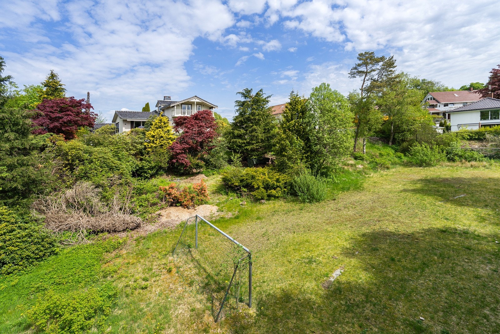 Den nederste delen av tomten har eget gårds- og bruksnummer og er ca. 150 kvm. Galleribilde