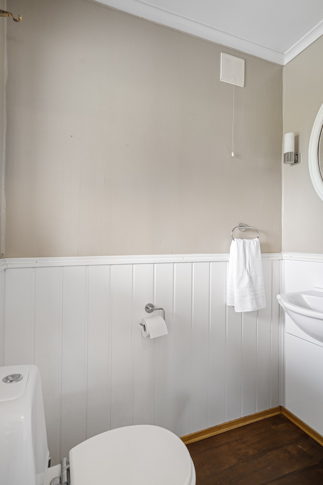 Med mye gjester er det praktisk med et gjestetoalett. Galleribilde