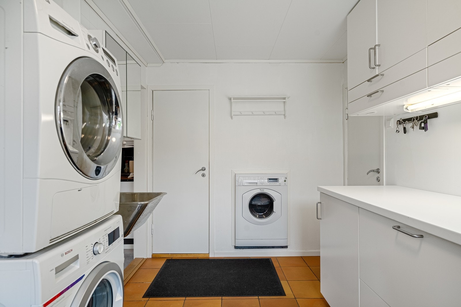 Grovkjøkken/vaskerom er gull verdt og gjør det enkelt å holde system og orden! Galleribilde