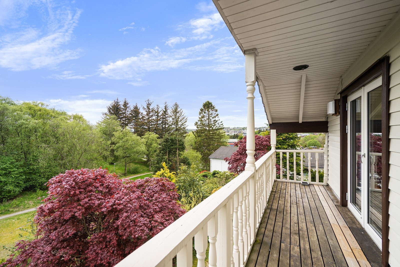 På vakre sommerdager kan du enkelt åpne dørene og slippe solstrålene inn. Galleribilde