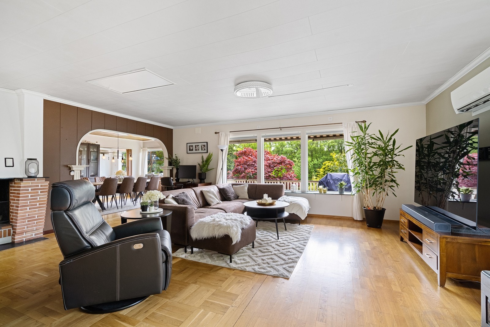 Stuen er det perfekte rommet for familietid, avslapping og peiskos. Galleribilde