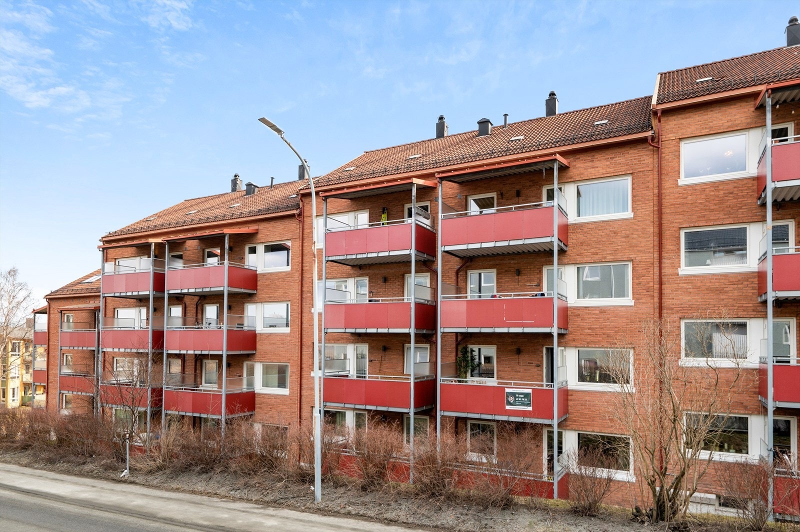 Det er kort vei til dagligvare, shopping, kollektivtransport, fjorden og Ladestien. Galleribilde