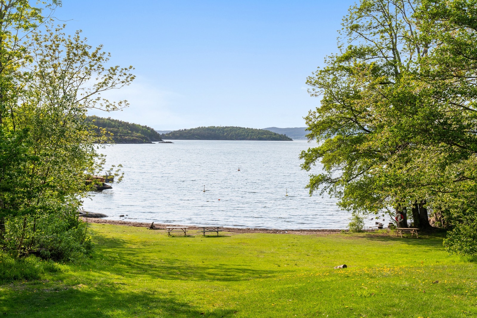 Nærområdet består av strender, sjø og fine turområder. Galleribilde