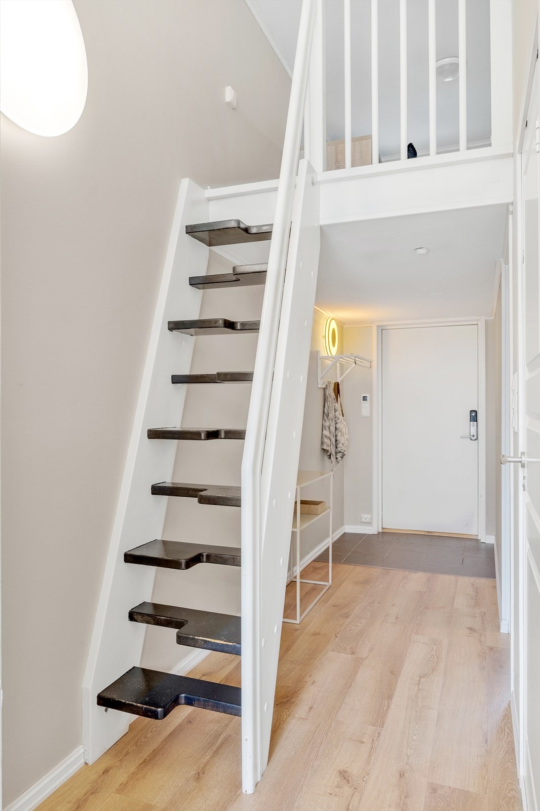 Trapp opp til hems Galleribilde