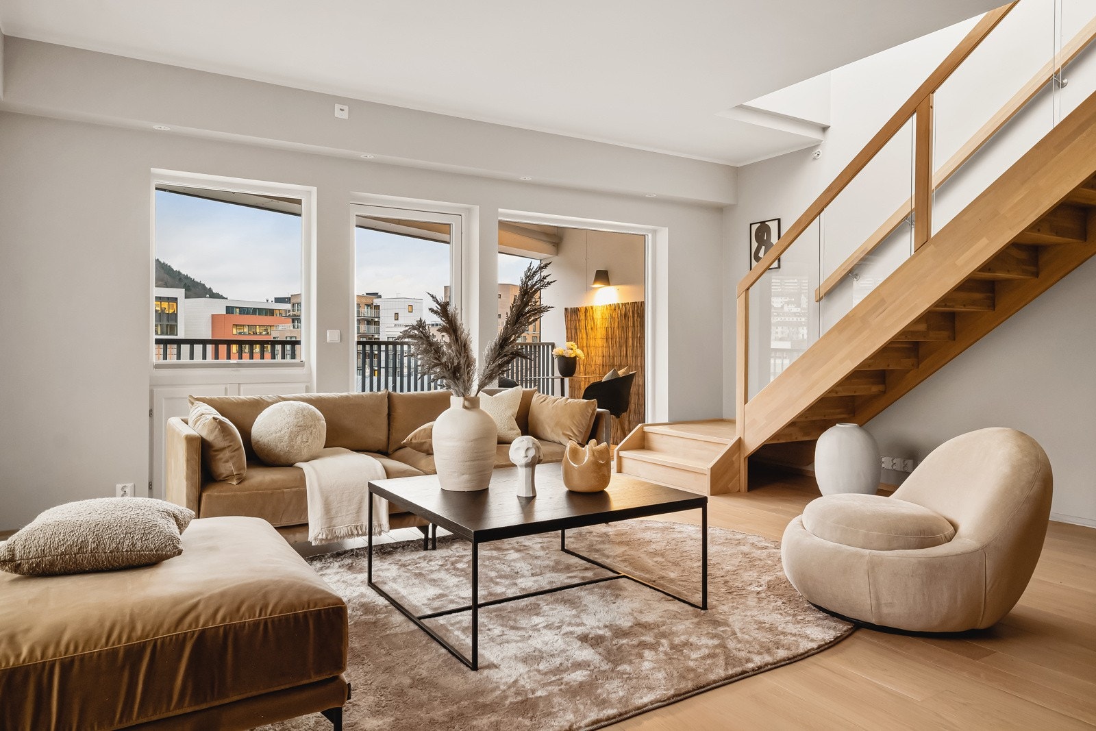 Strøken toppleilighet med god planløsning, heisadkomst og egen takterrasse med nydelige solforhold. Galleribilde