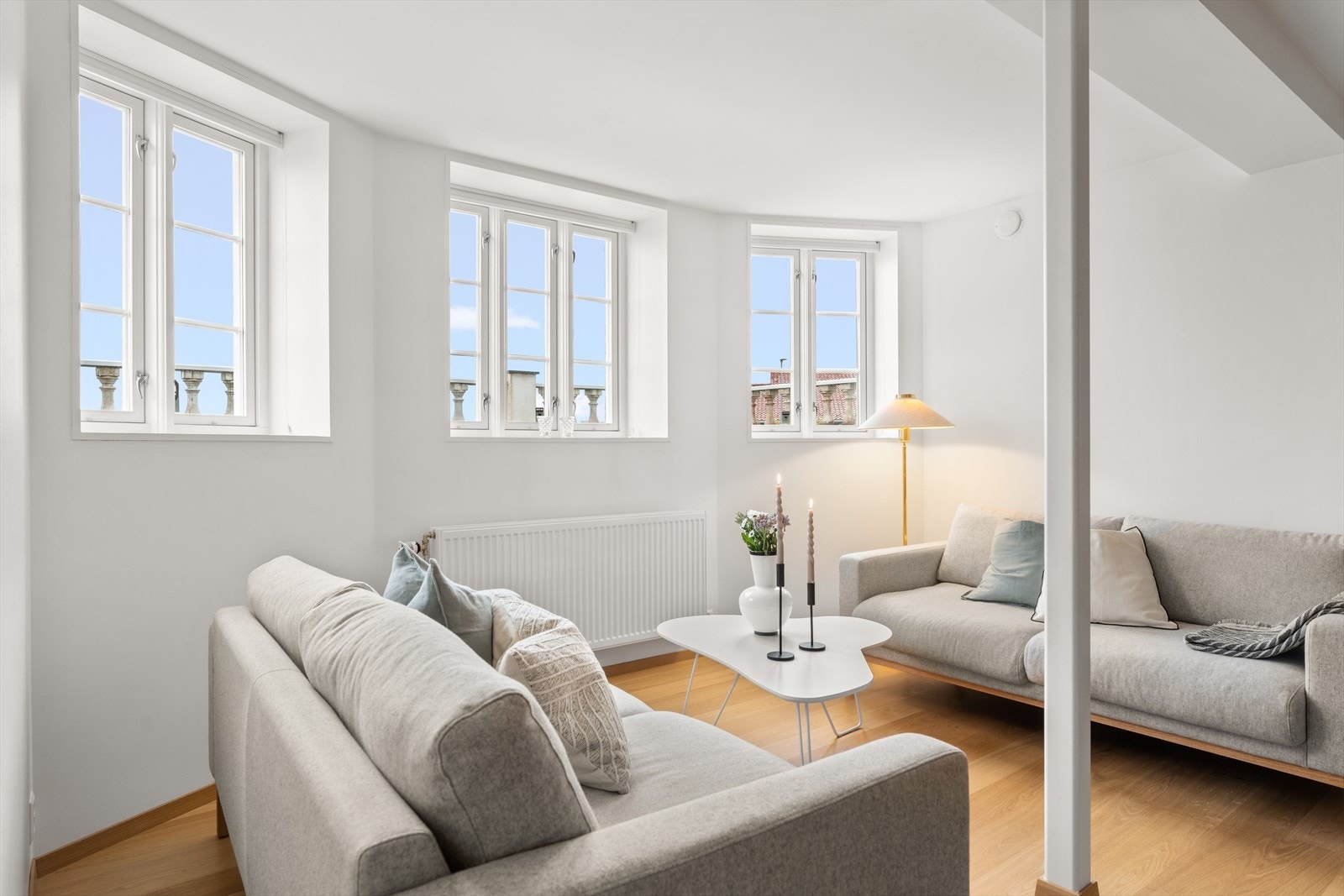 Rikelig med lysinnslipp med vinduer mot vest Galleribilde