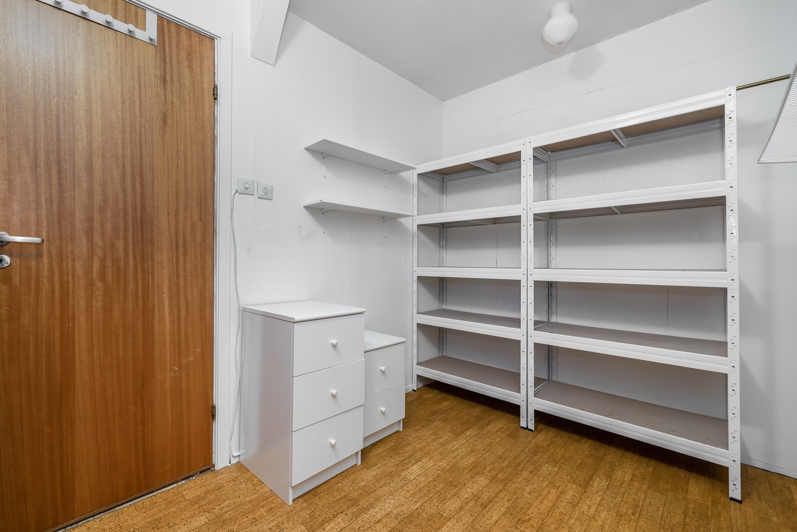 I tilknytning entre er det en romslig bod med god plass til oppbevaring. Galleribilde