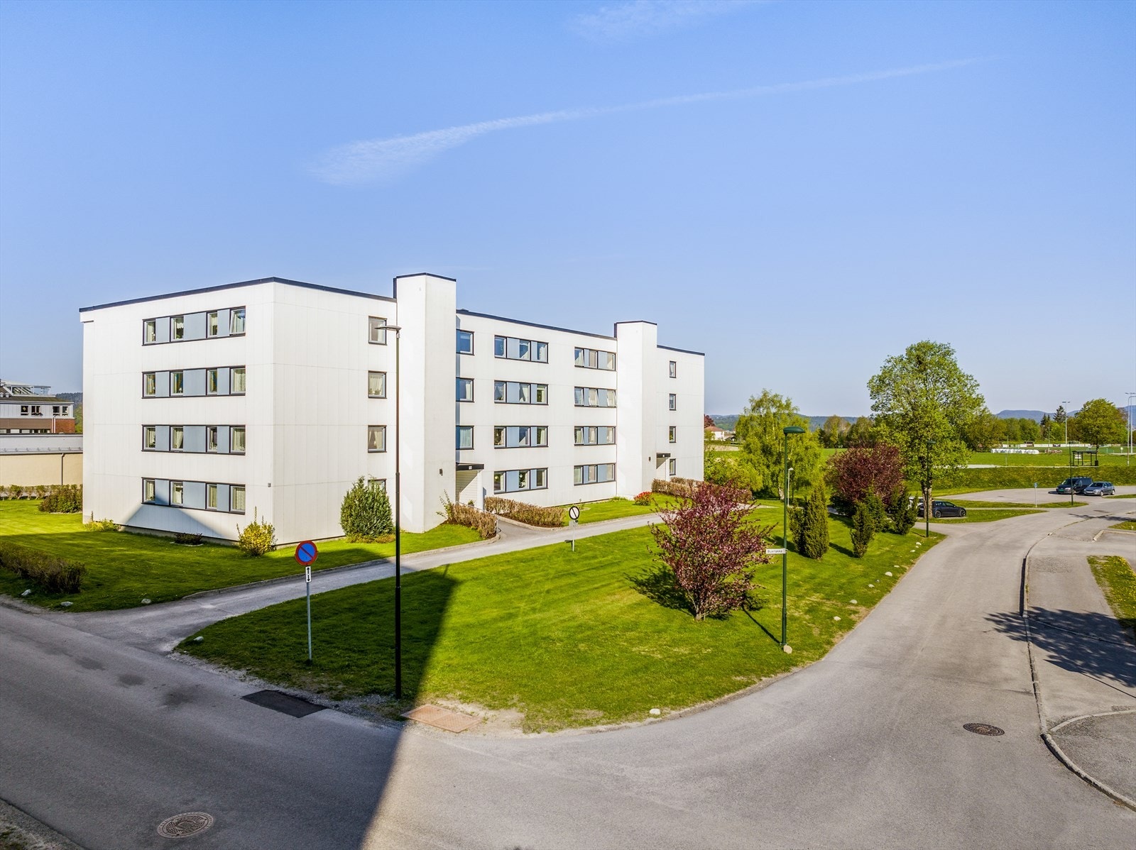 Det er også nærhet til Hovenga Senteret og diverse dagligvareforretninger i nærområdet. Galleribilde