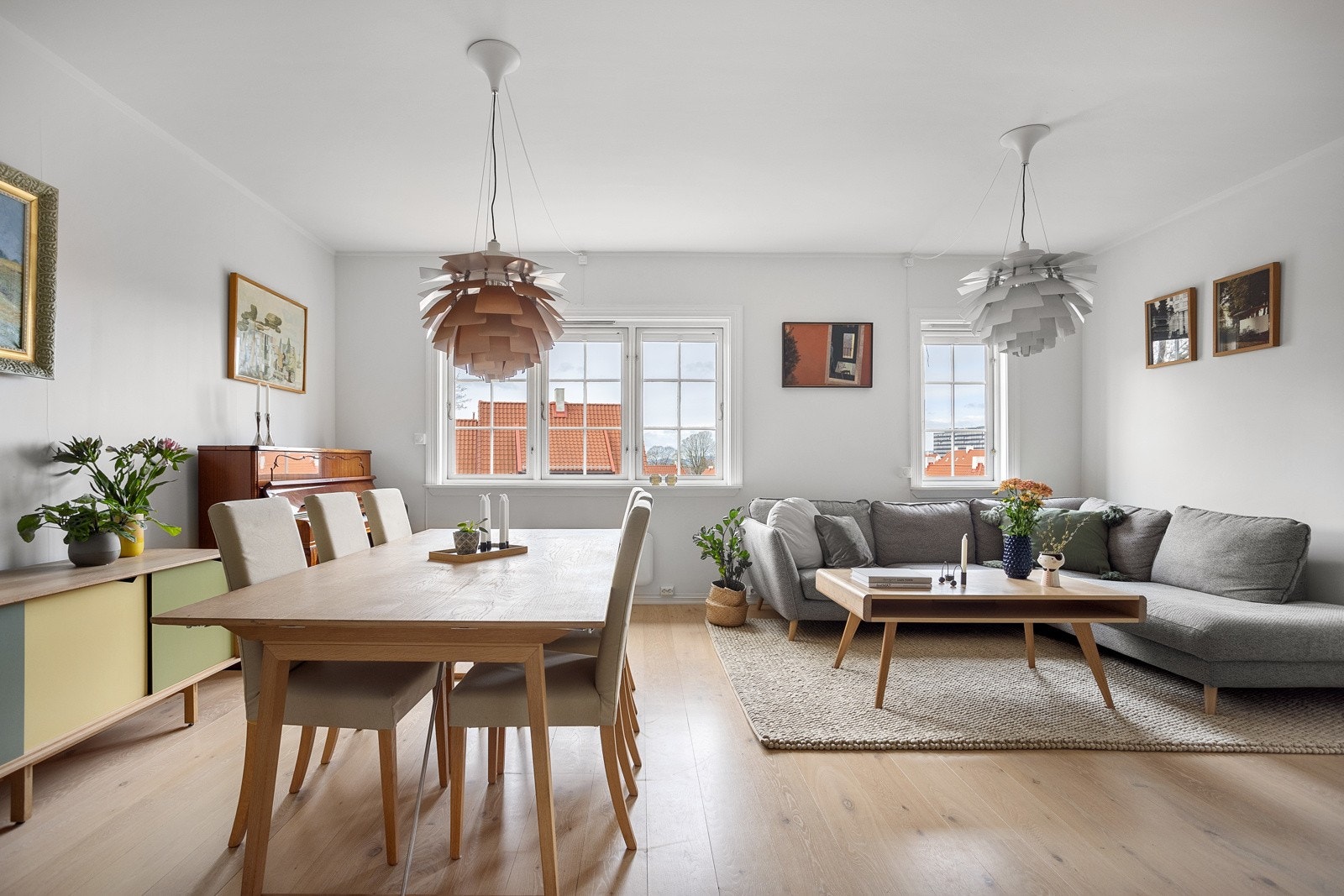 Innvendig har boligen en praktisk og meget godt utnyttet planløsning som egner seg i flere livsfaser. Galleribilde