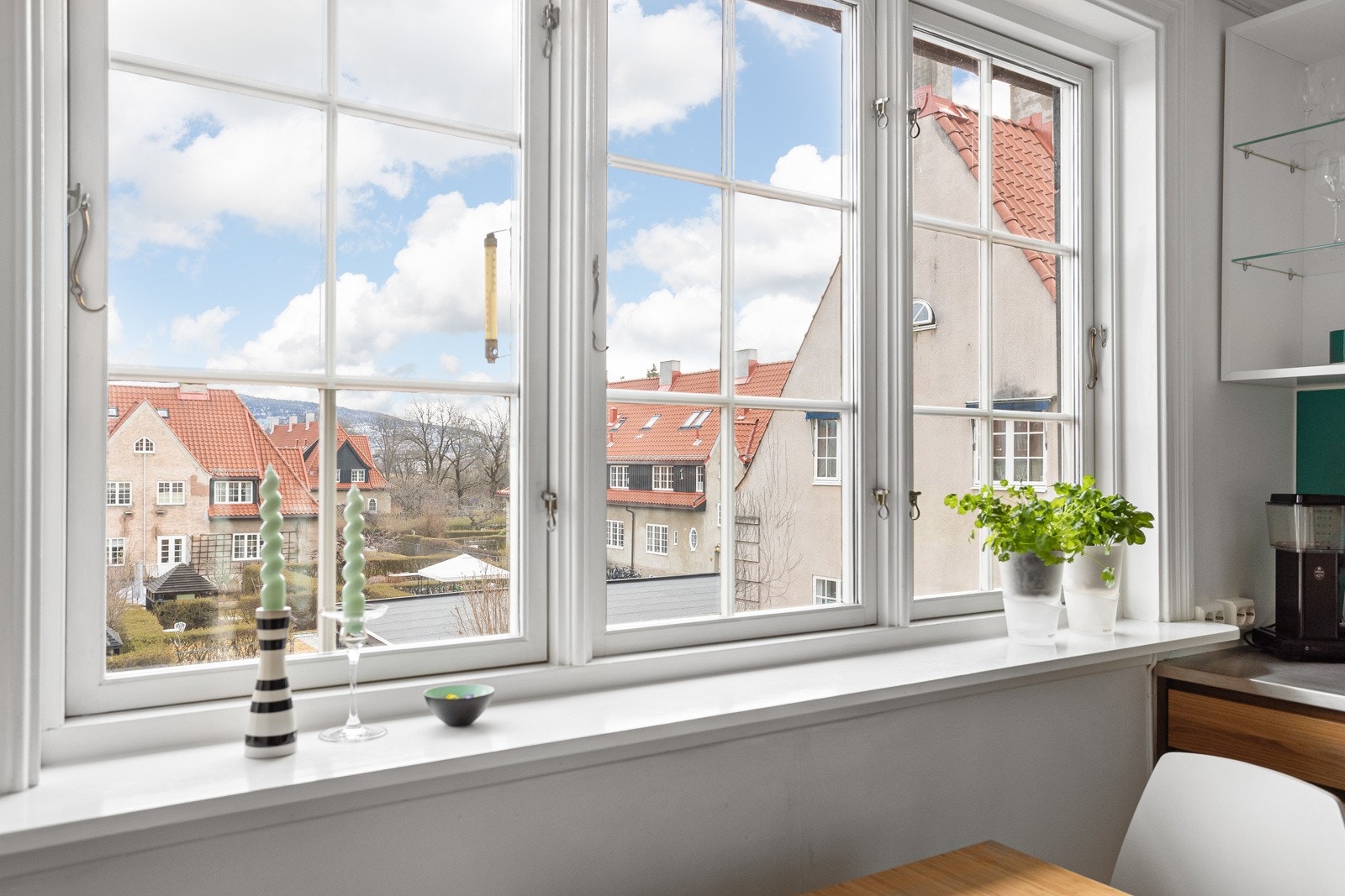 Detaljer | Nydelig utsikt også fra kjøkkenet. Galleribilde