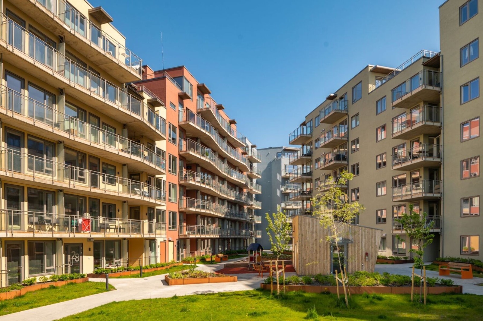 Leiligheten ligger fint til med terrasse inn mot parken. Galleribilde