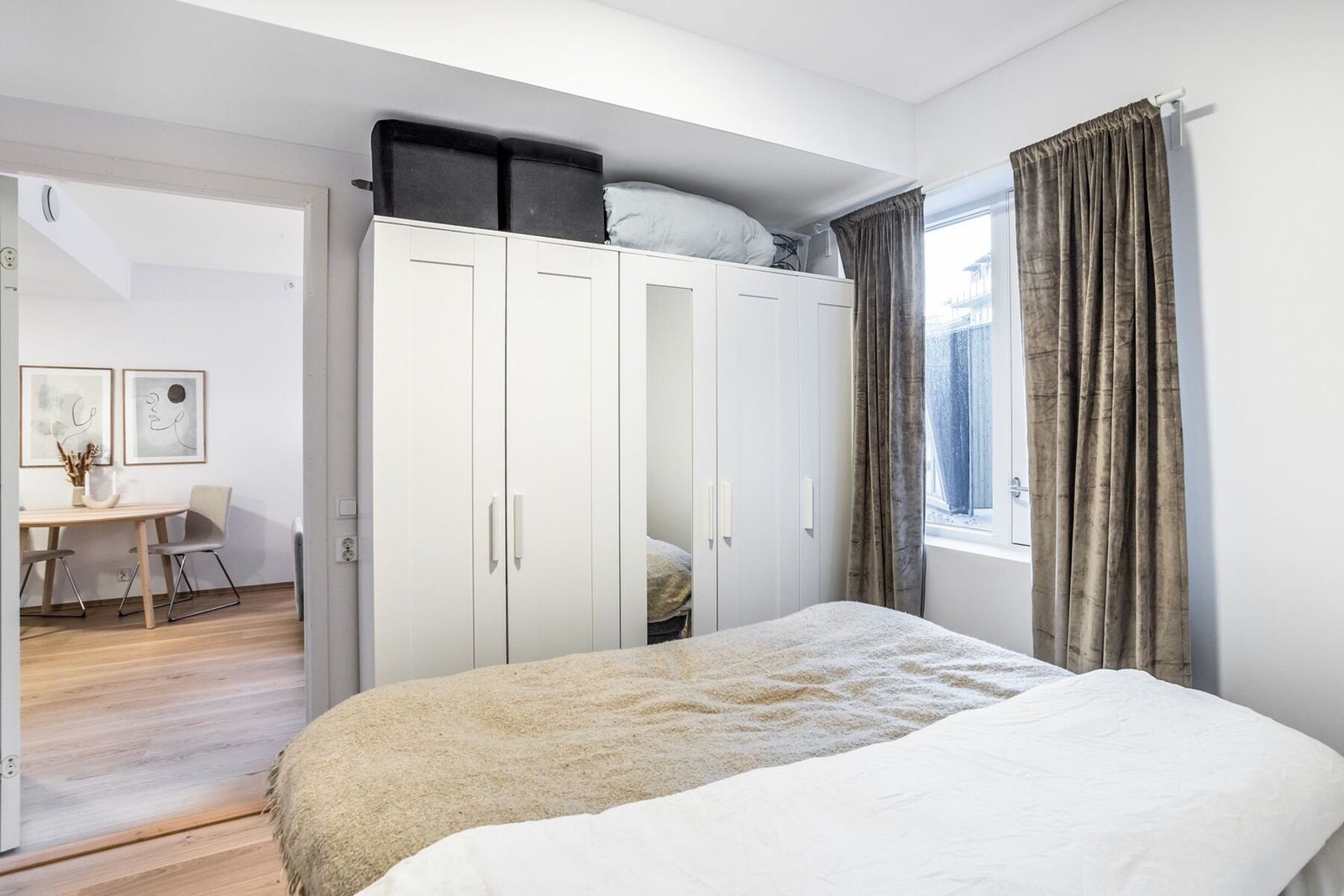 Soverommet har også god plass til garderobe. Galleribilde