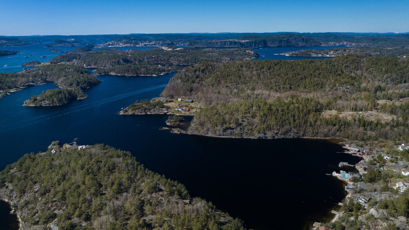Dronebilde mot Kragerø. Galleribilde