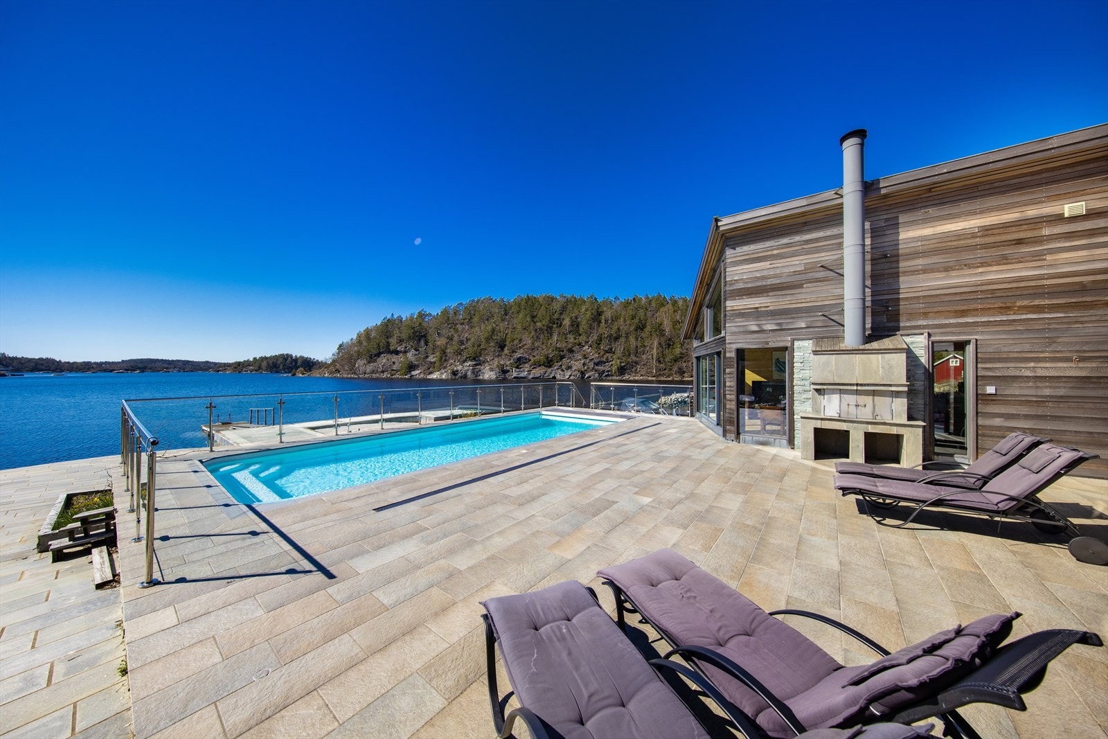 Nydelig utsikt, samt fantastiske lys- og solforhold med sol hele dagen. Galleribilde