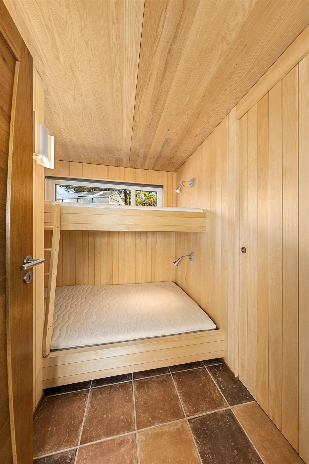 Soverom med plassbygget køyesengløsning. Galleribilde