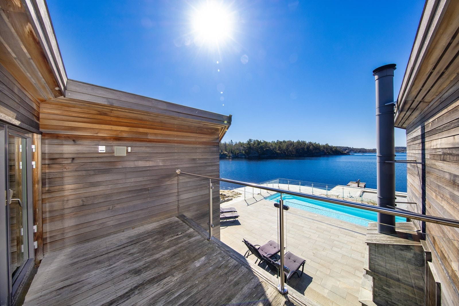 Utsikt fra verandaen i 2. etasje. Galleribilde