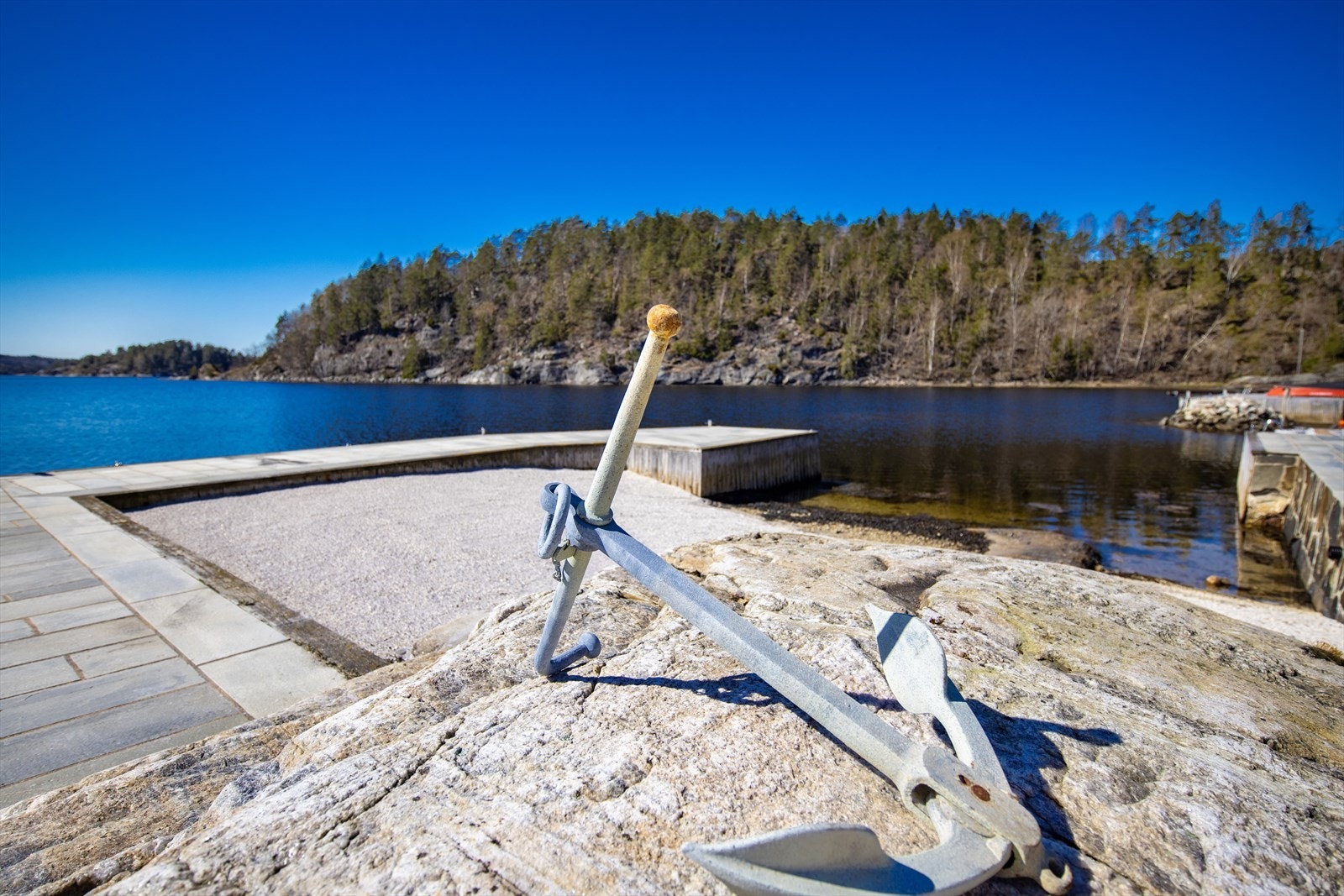 Privat, pent opparbeidet sandstrand. Galleribilde