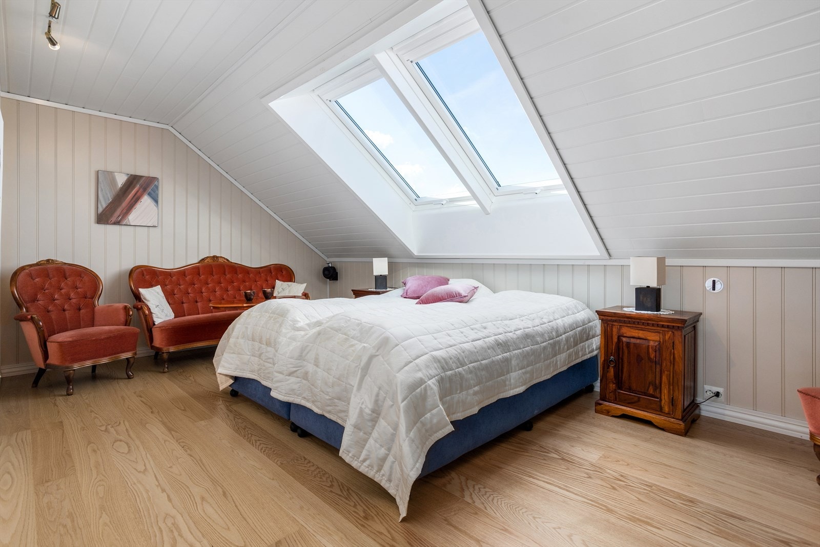 Det er 4 soverom i 2. etasje Galleribilde