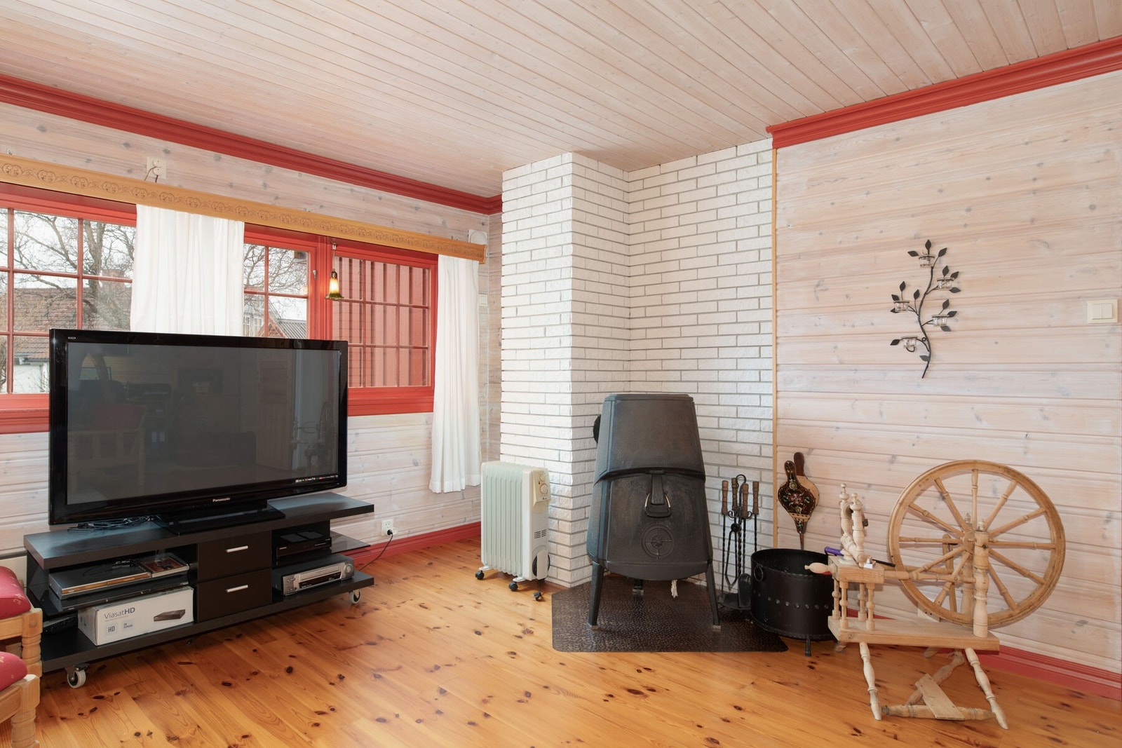 Vedovn i kjellerstuen sørger for varme og kos på kaldere dager Galleribilde