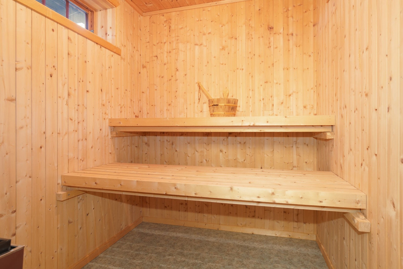 Innenfor badet i underetasjen ligger badstuen - Hverdagsluksus! Galleribilde